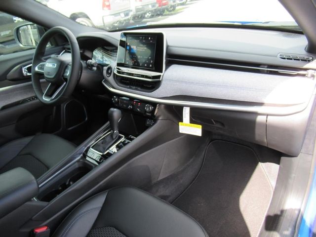 2025 Jeep Compass Latitude photo 11