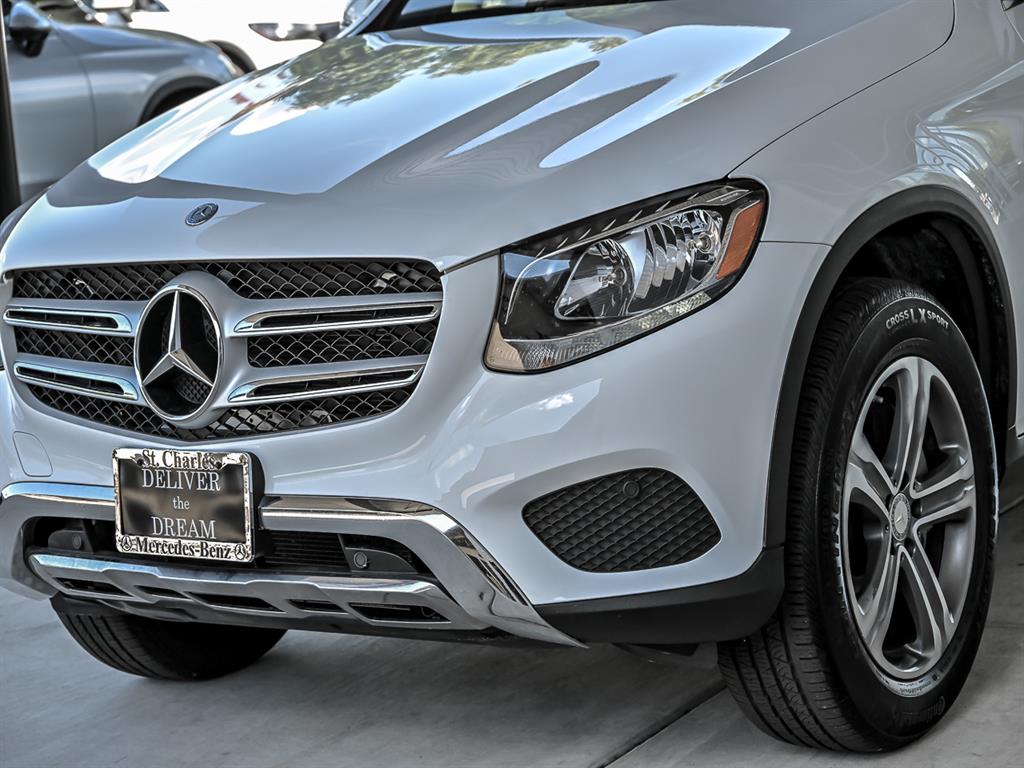 2017 Mercedes Benz GLC 300 4MATIC photo 3