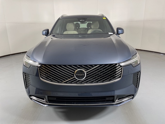 2026 Volvo XC90 B5 AWD Plus photo 3