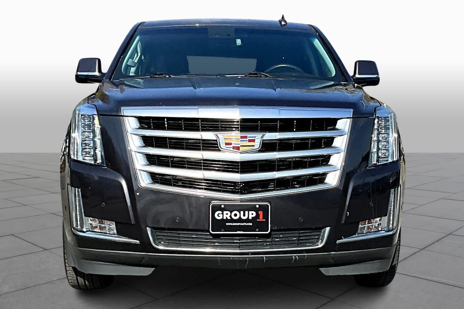 2018 Cadillac Escalade Luxury photo 3