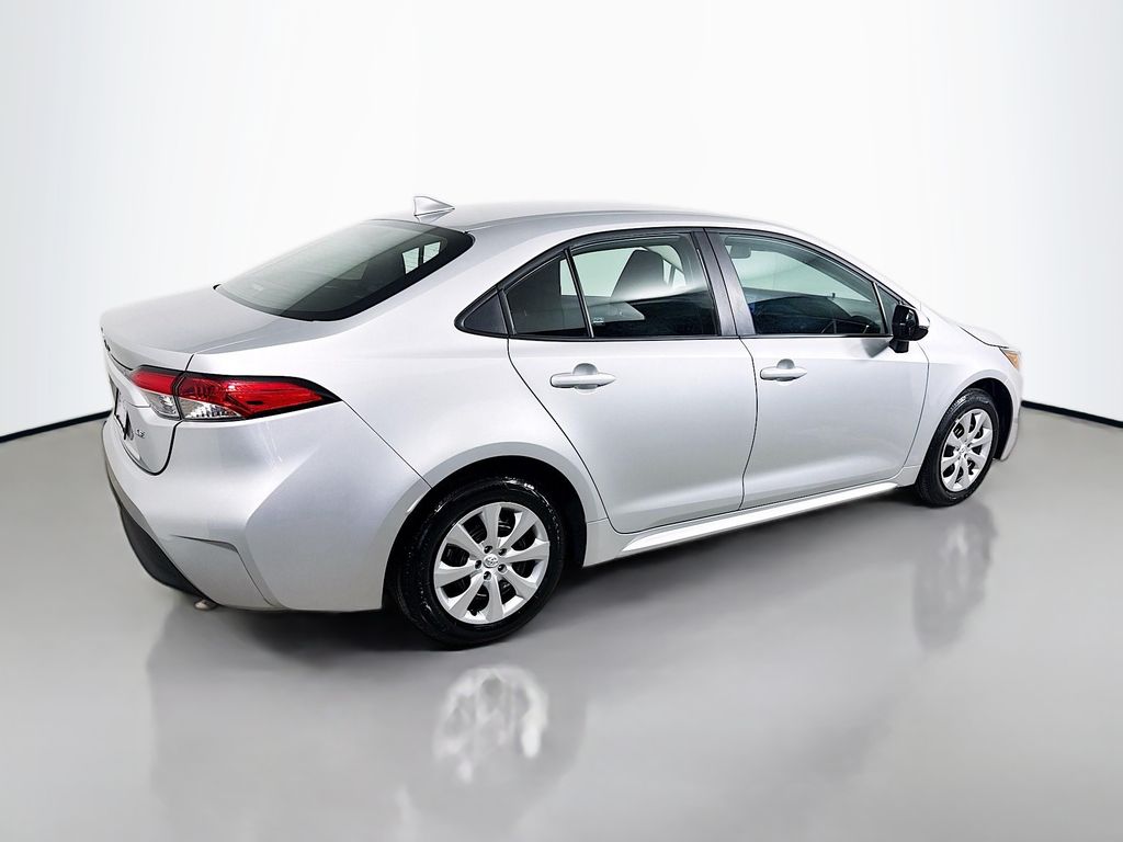 2024 Toyota Corolla LE photo 2