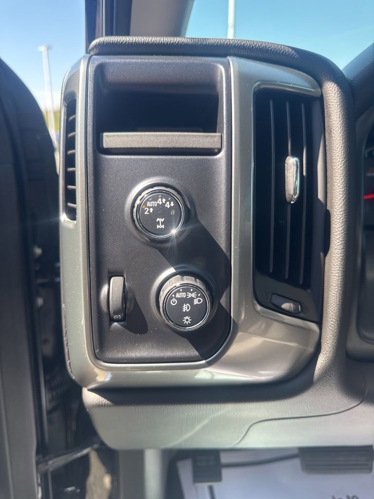 2018 Chevrolet Silverado 1500 LT photo 18