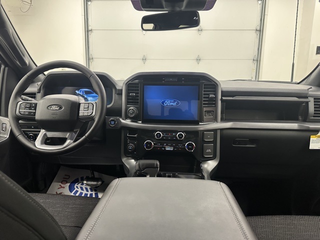 2025 Ford F-150 XLT photo 13