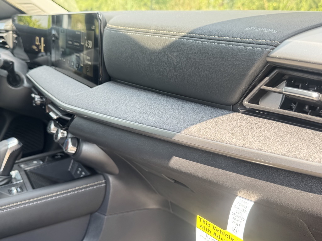 2025 Nissan Kicks SV photo 24