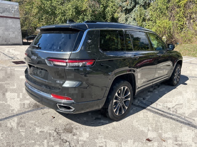 2023 Jeep Grand Cherokee Overland photo 4