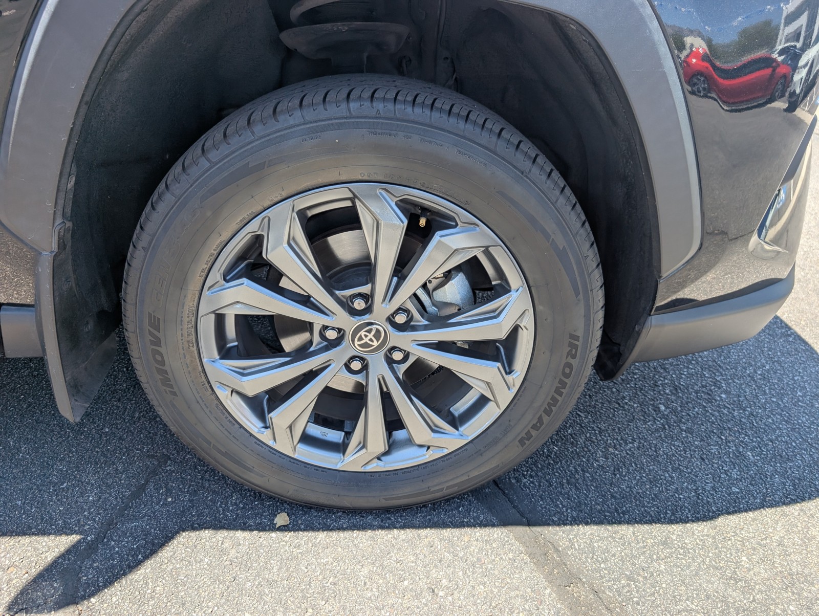 Used 2022 Midnight Black Metallic Toyota Hybrid XLE Premium image 30