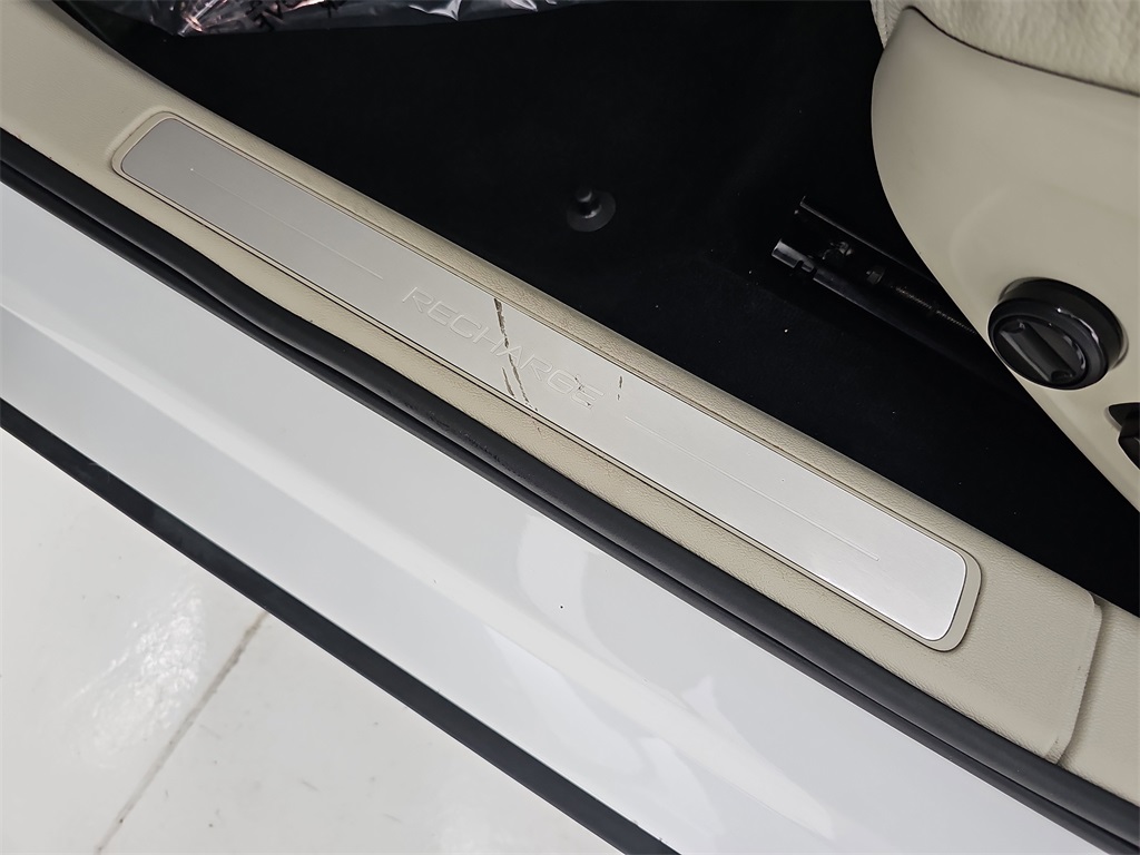 2022 Volvo S60 Recharge T8 R-Design Expression photo 33