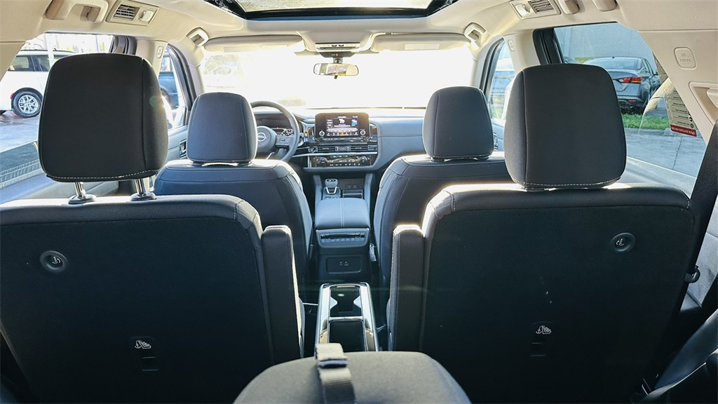2025 Nissan Pathfinder SV photo 30