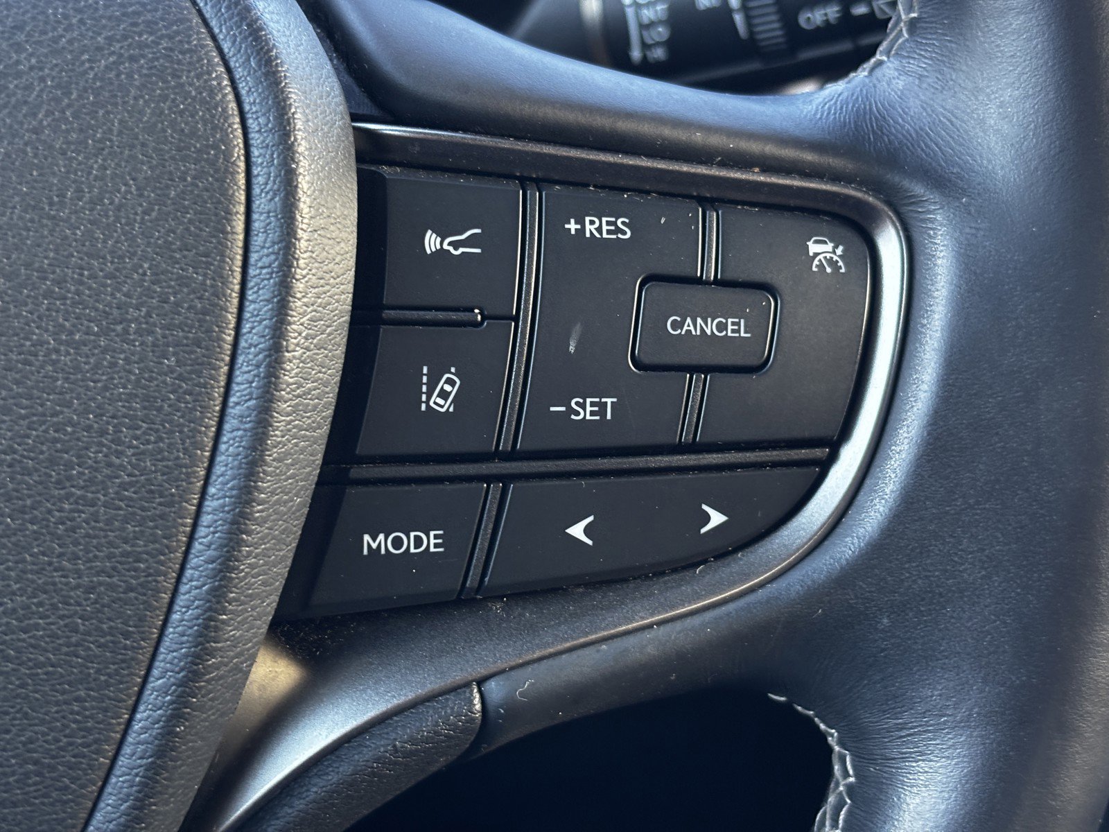 2019 Lexus UX 200 photo 16