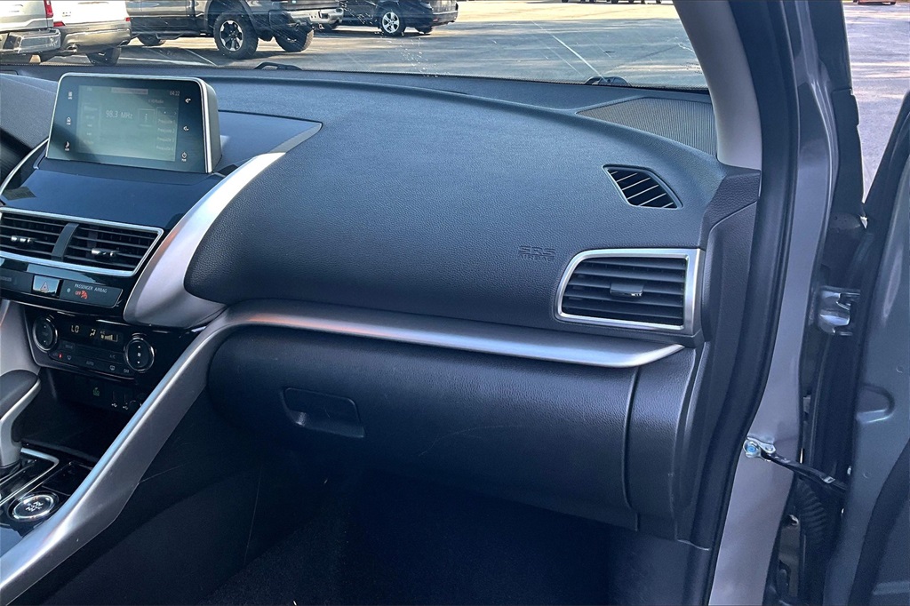 2019 Mitsubishi Eclipse Cross LE photo 13
