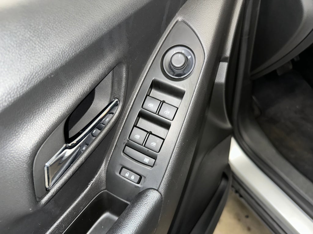2022 Chevrolet Trax LS photo 4