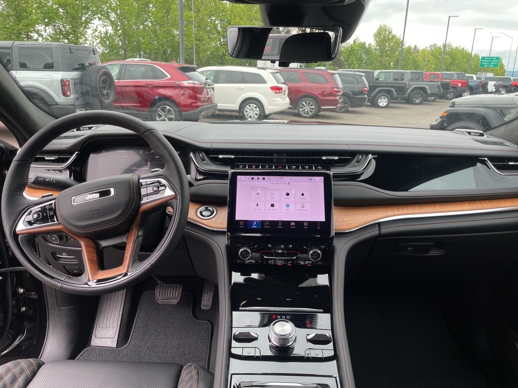 2025 Jeep Grand Cherokee Summit photo 11