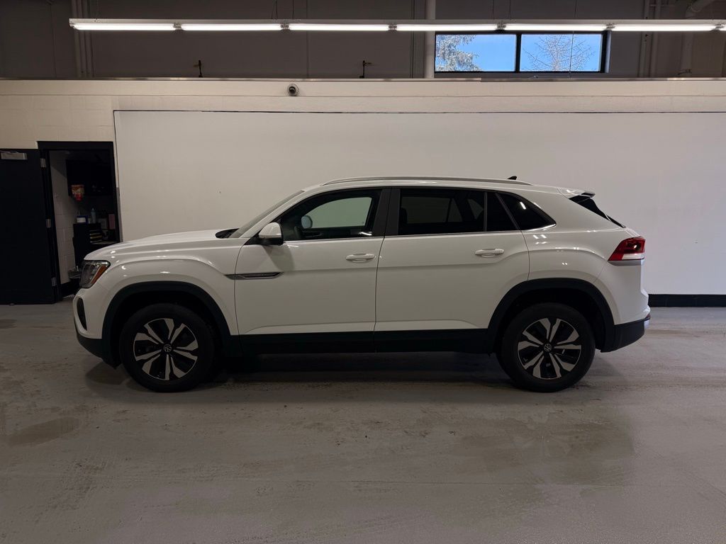 Used 2024 Volkswagen Atlas Cross Sport SE with VIN 1V2LE2CA2RC210365 for sale in Golden Valley, Minnesota