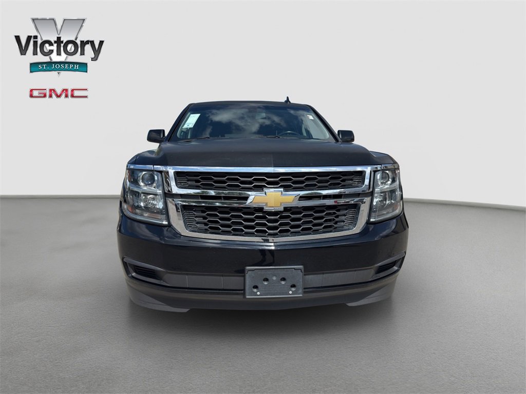 2017 Chevrolet Suburban LS photo 2