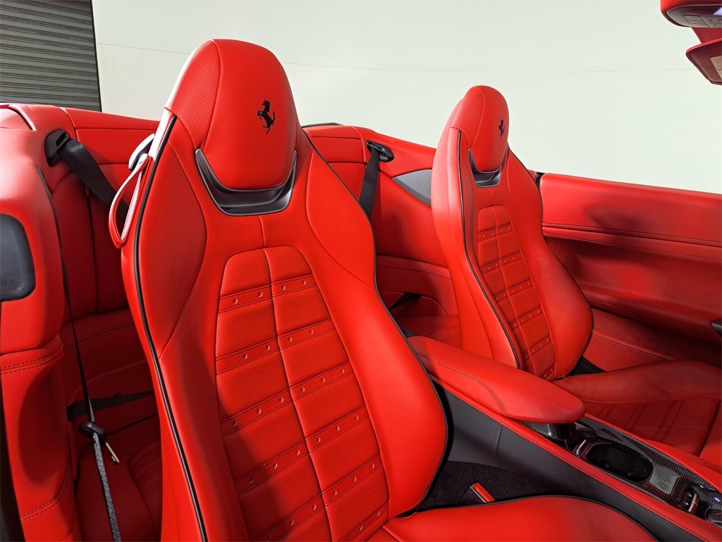 2022 Ferrari Portofino Base photo 5