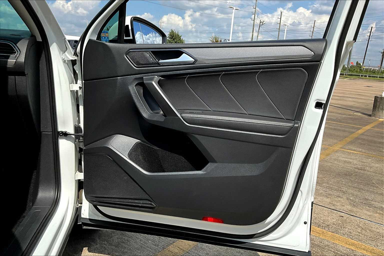 2022 Volkswagen Tiguan SE photo 43