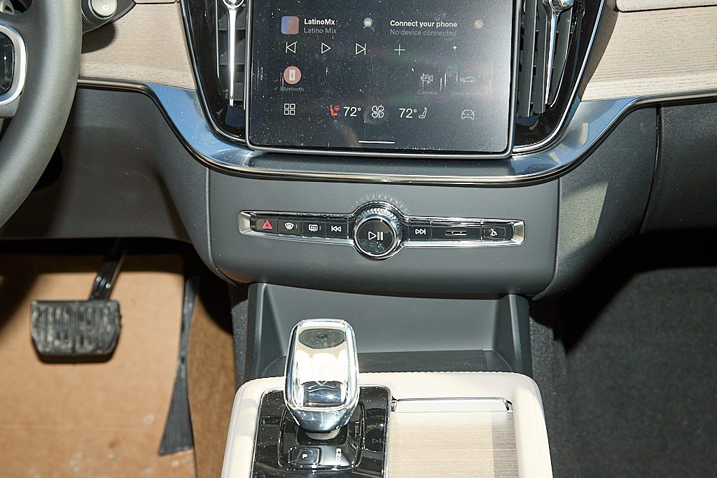 2026 VOLVO XC90 - Image 28