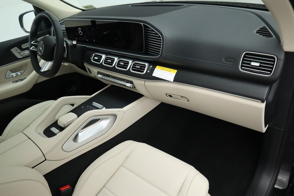 2025 Mercedes Benz GLS 450 4MATIC photo 16