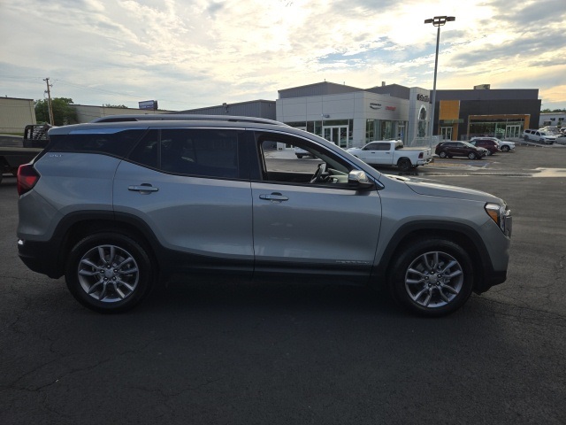 2024 Gmc Terrain SLT photo 3