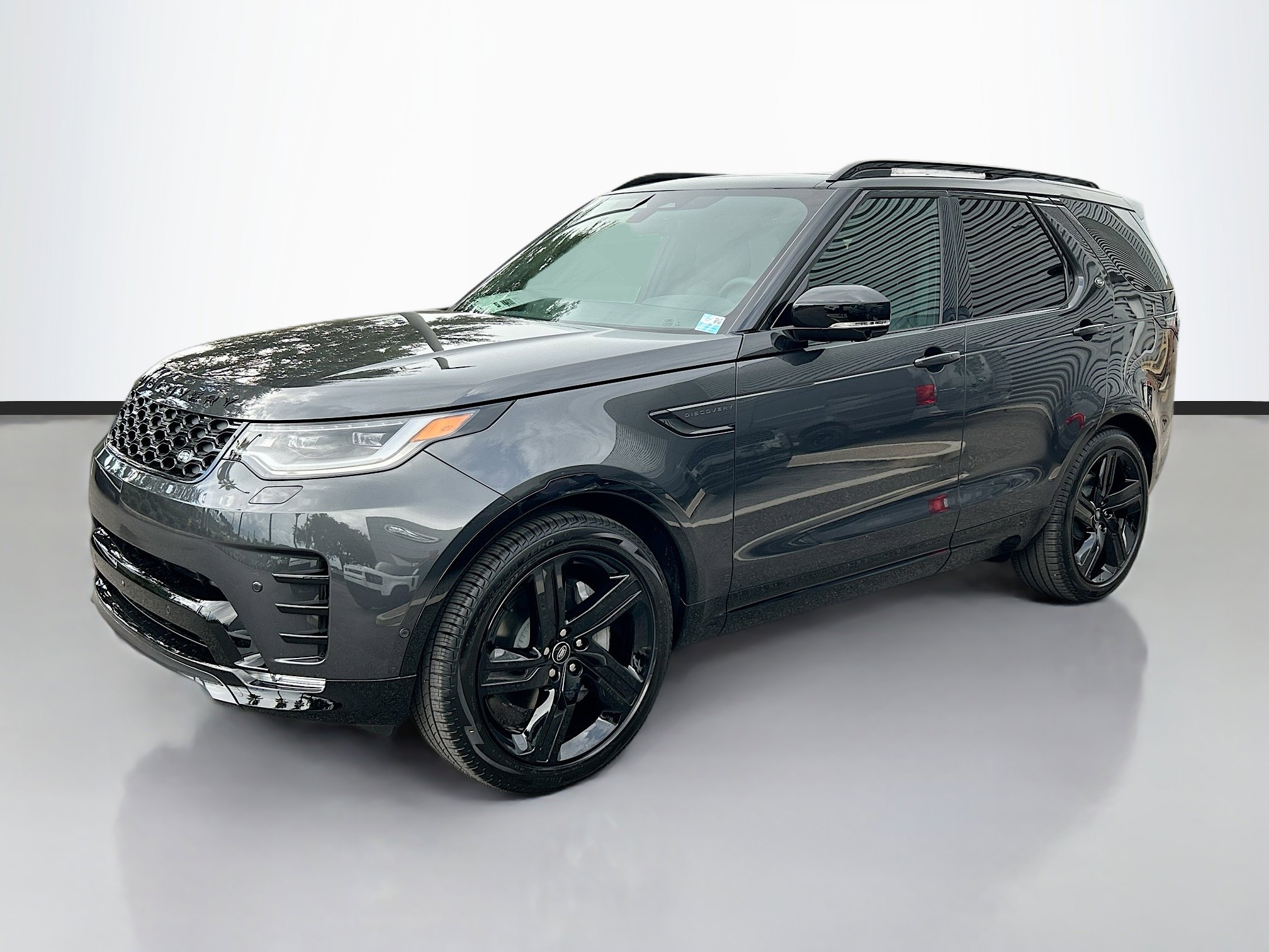 2025 Land Rover Discovery Dynamic SE's photo