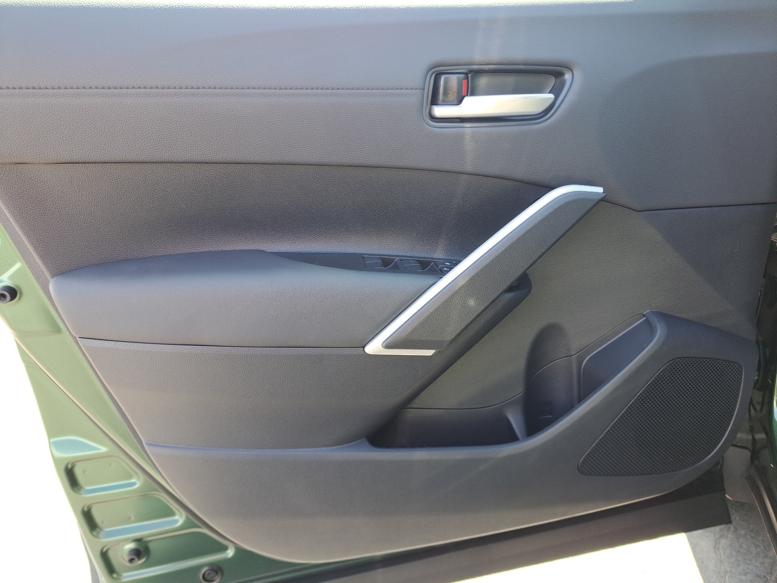 2025 Toyota Corolla Cross XLE photo 11