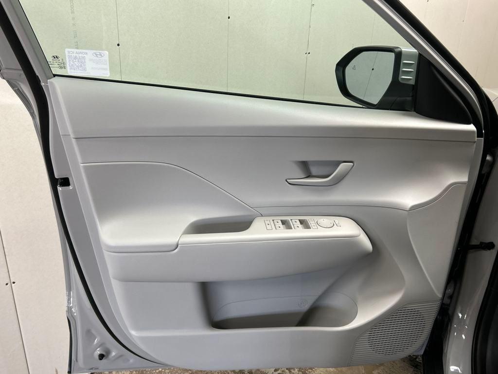 2025 Hyundai Kona SEL photo 4
