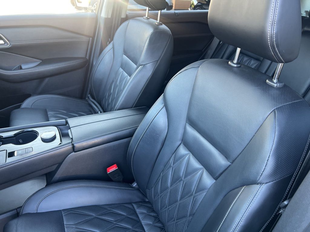 2023 Nissan Rogue Platinum photo 5