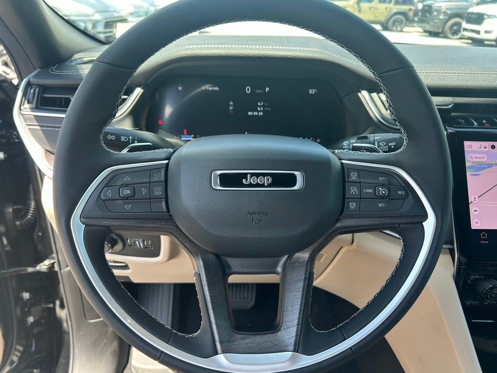 2025 Jeep Grand Cherokee Limited photo 7