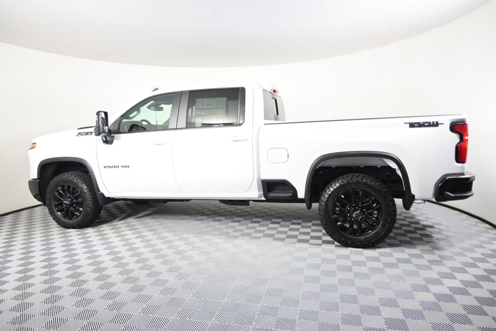 2025 Chevrolet Silverado 2500HD LT photo 3