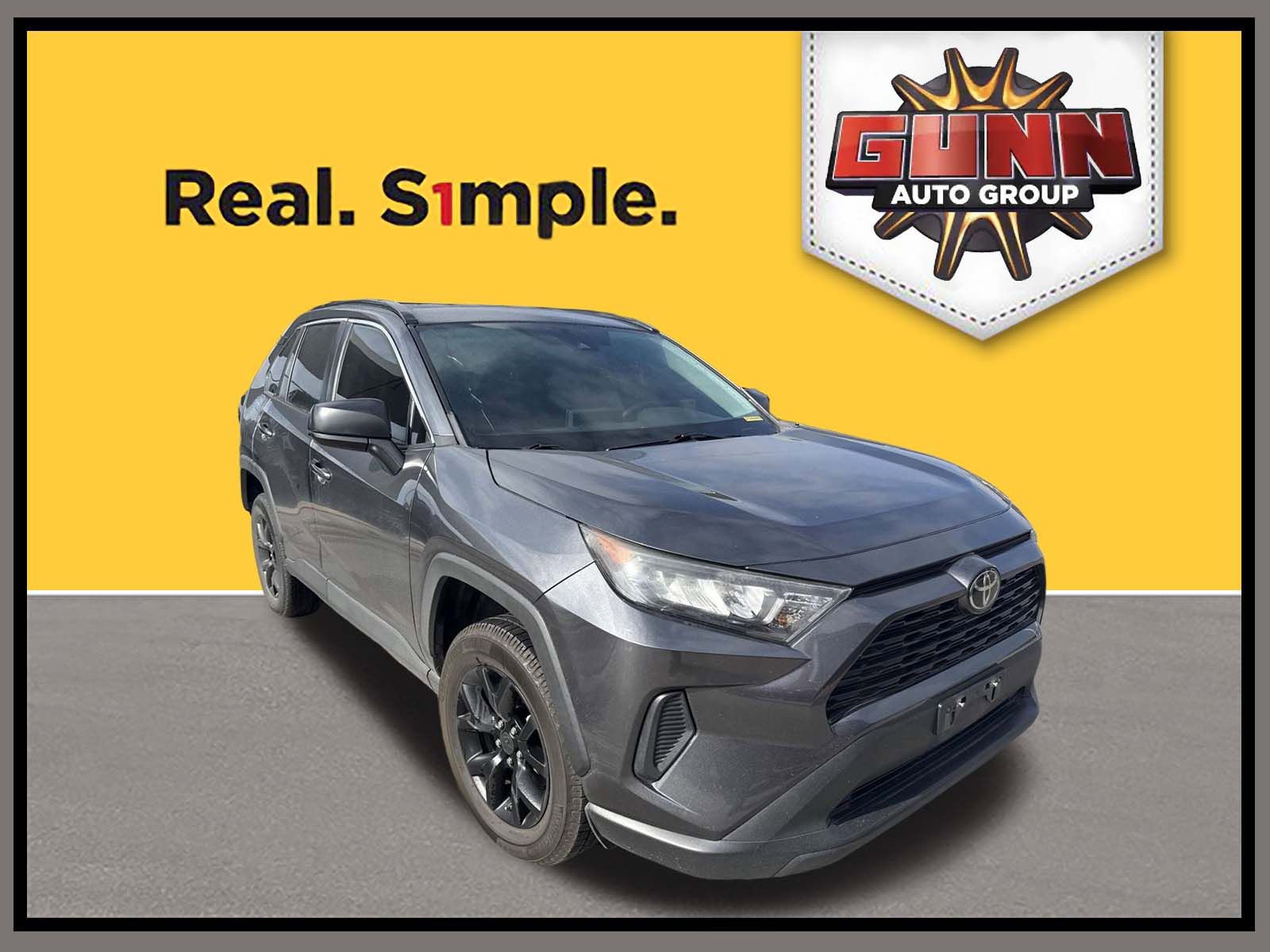 2021 Toyota RAV4 LE's photo