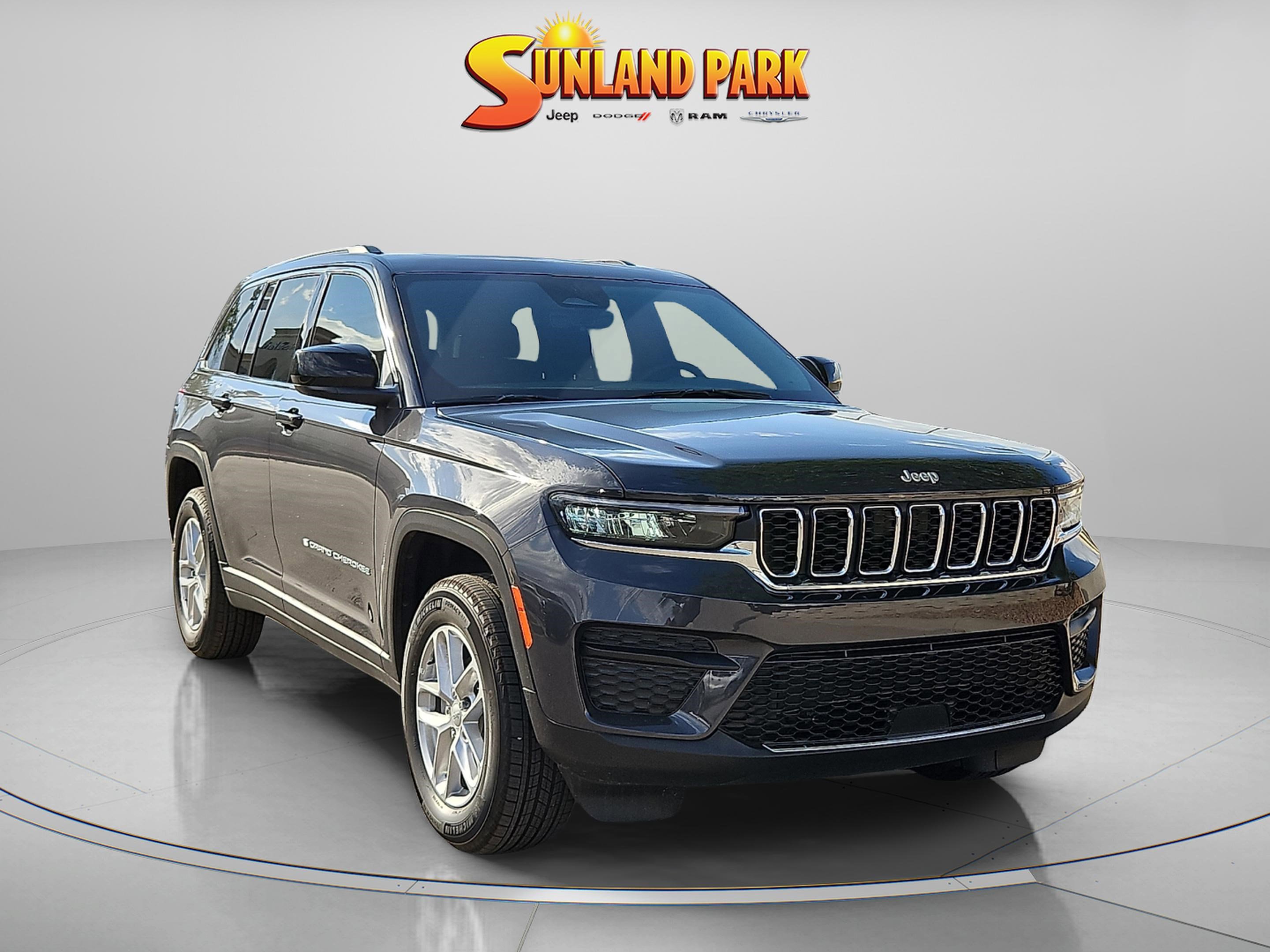 2025 Jeep Grand Cherokee Laredo's photo
