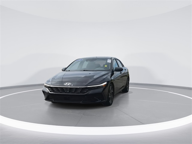 2024 Hyundai Elantra SEL Convenience photo 3