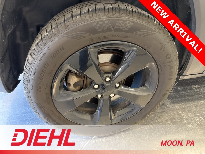 2019 Jeep Cherokee Altitude photo 8