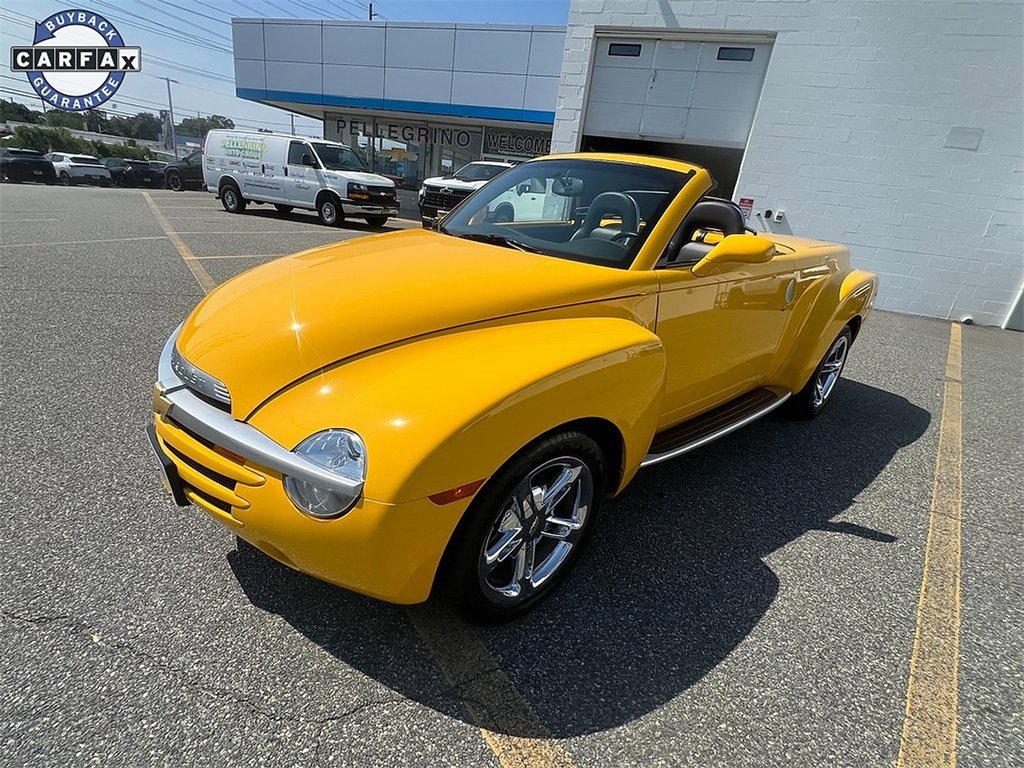 2005 Chevrolet SSR Base photo 2