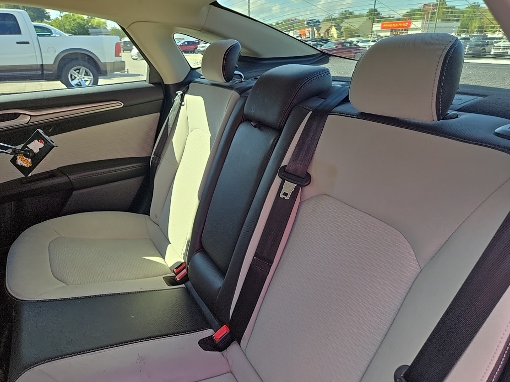 2020 Ford Fusion SE photo 4