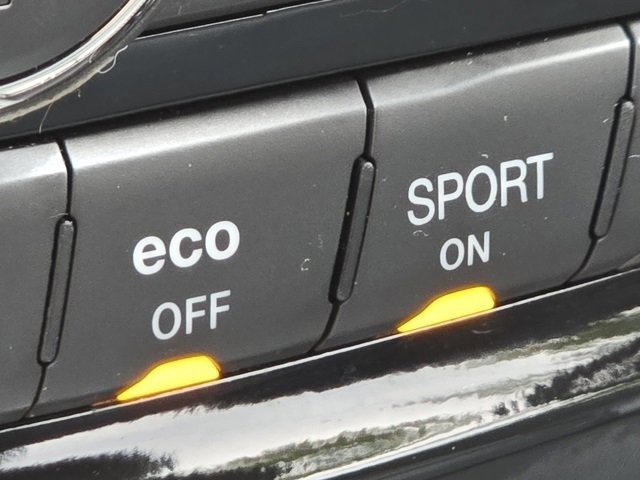 2021 Jeep Grand Cherokee Anniversary Edition photo 11
