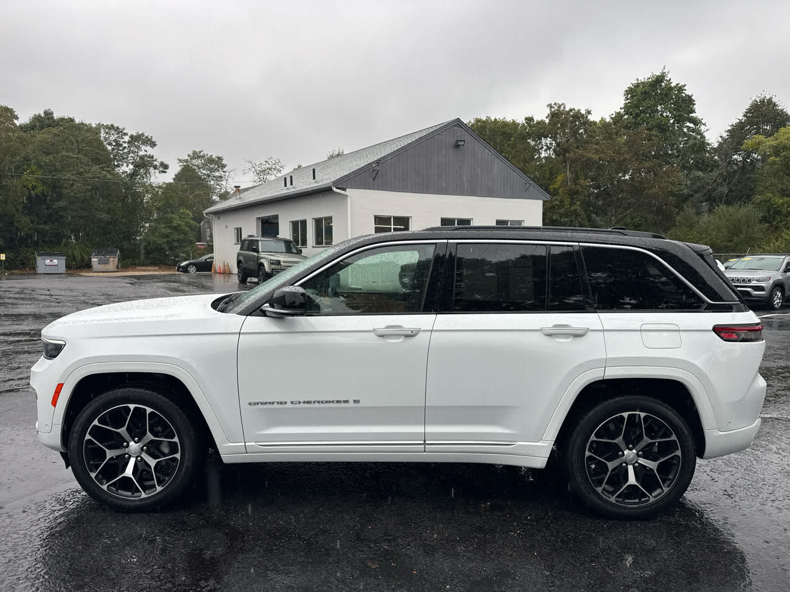 2024 Jeep Grand Cherokee Summit photo 5
