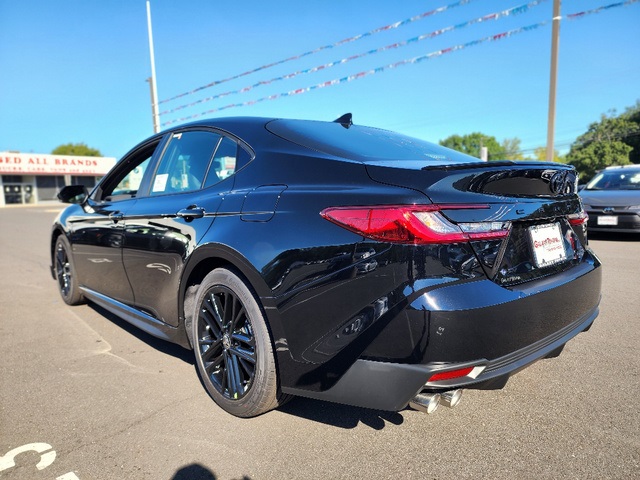 2025 Toyota Camry SE photo 4