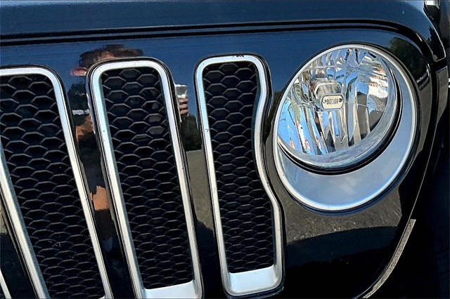 2020 Jeep Wrangler Unlimited Sahara photo 30