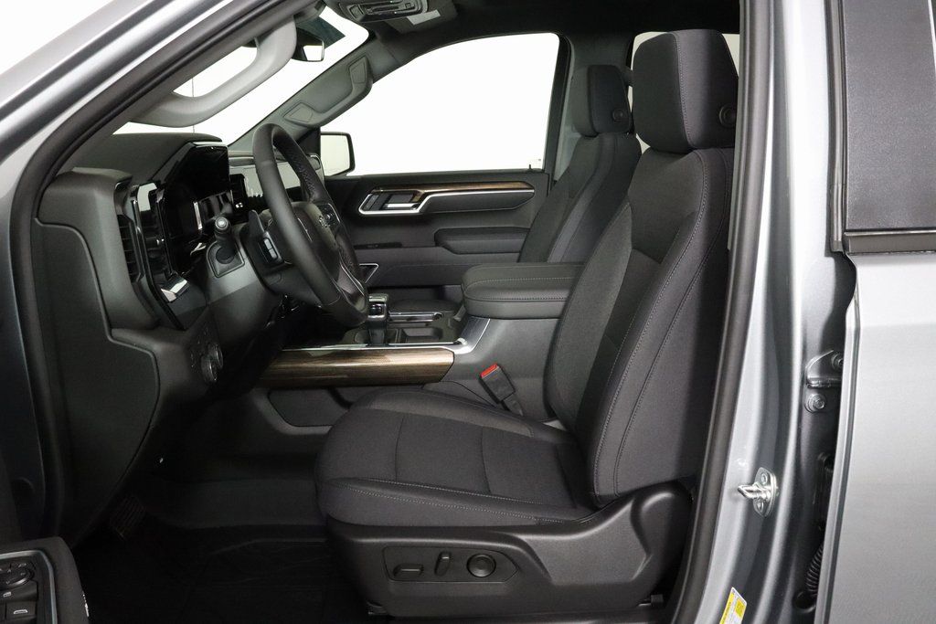 2025 Chevrolet Silverado 1500 RST photo 4