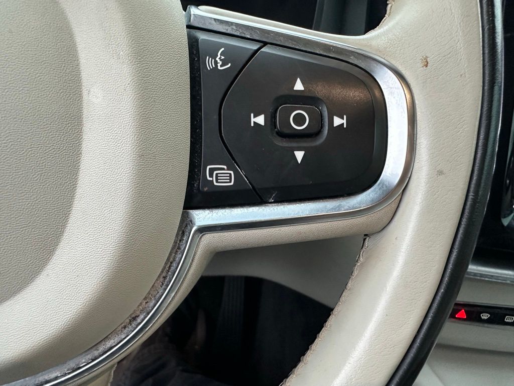 2019 Volvo XC60 T5 Momentum photo 10