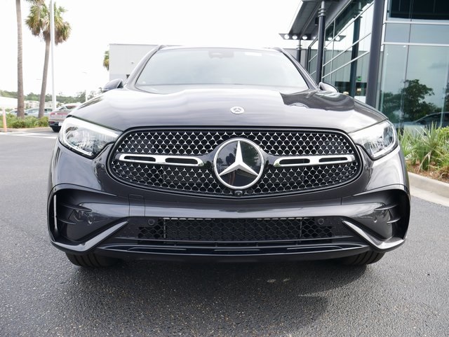 2025 Mercedes Benz GLC 300 photo 2