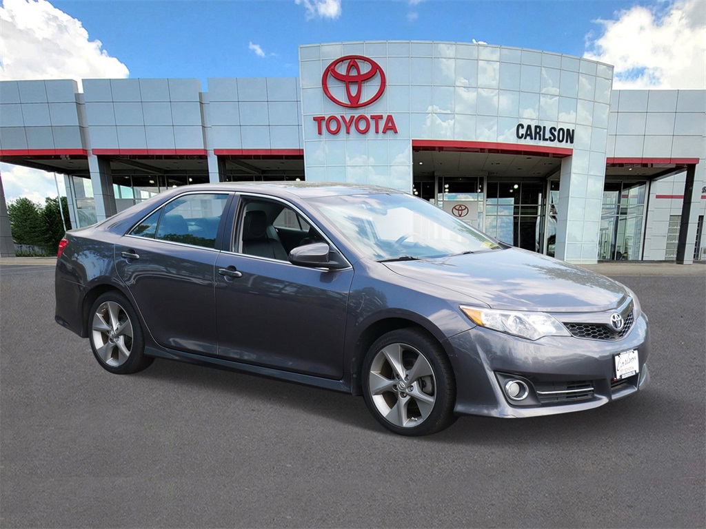 Used 2014 Toyota Camry SE with VIN 4T1BF1FK9EU322864 for sale in Minneapolis, Minnesota