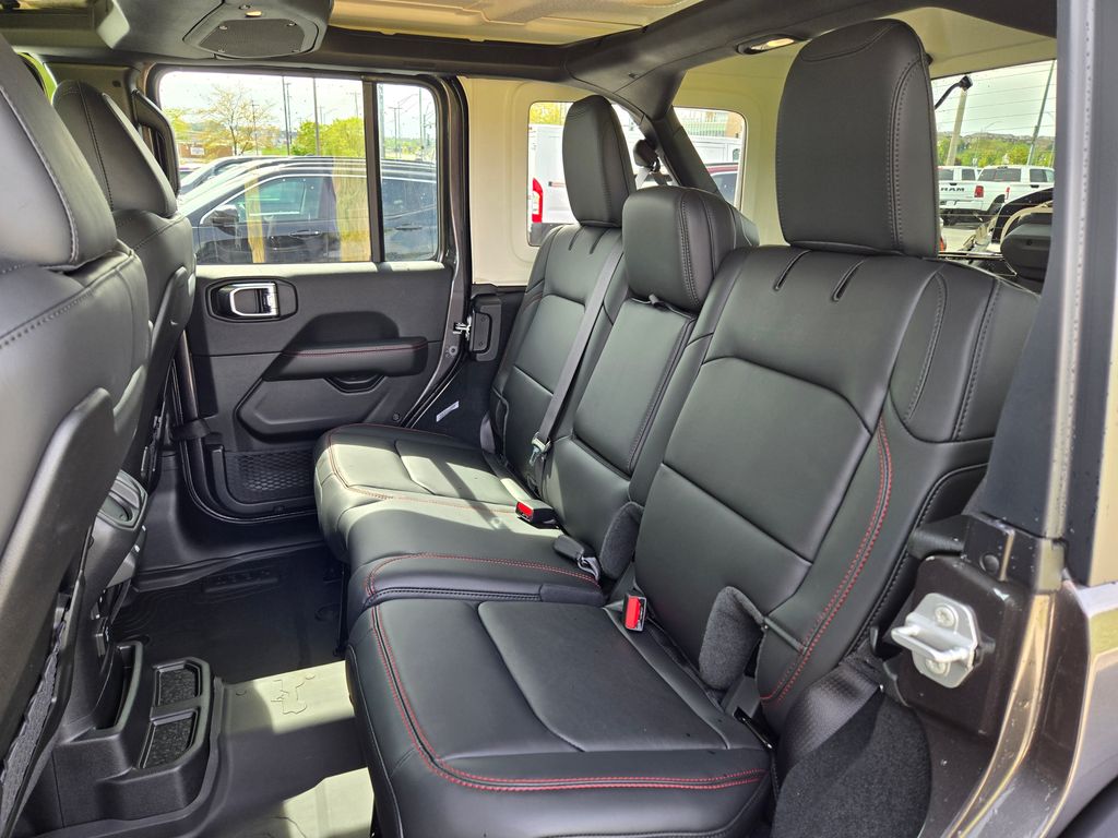 2025 Jeep Wrangler Rubicon photo 4