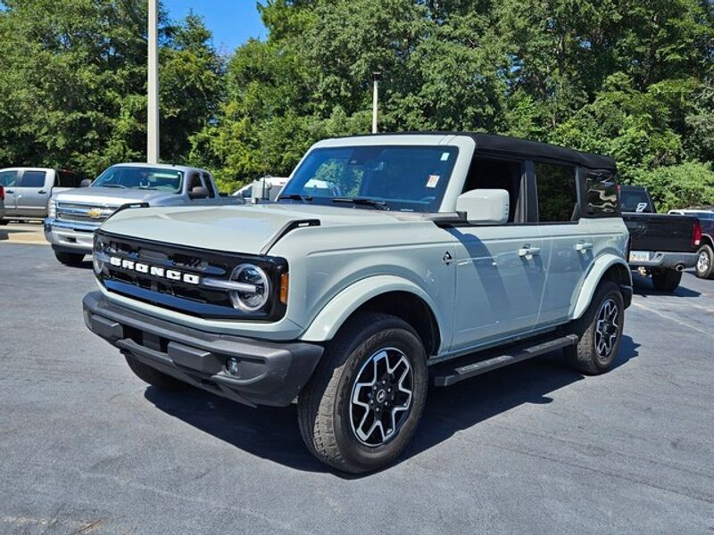 2024 Ford Bronco Outer Banks photo 2