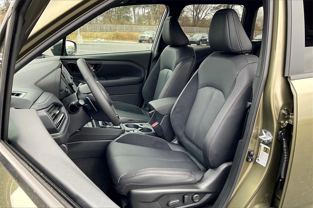 2025 Subaru Forester Touring photo 9