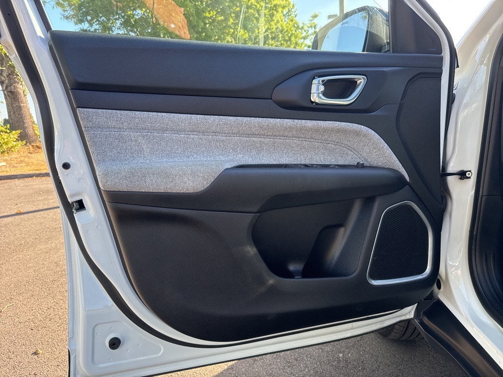2024 Jeep Compass Latitude photo 10