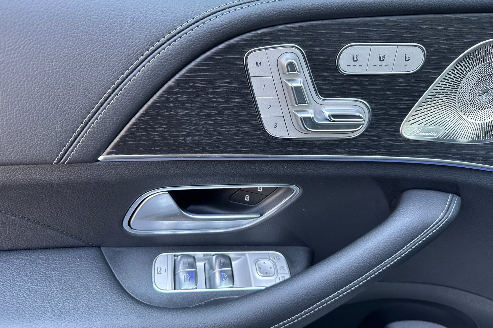 2025 Mercedes Benz GLS 580 4MATIC photo 21
