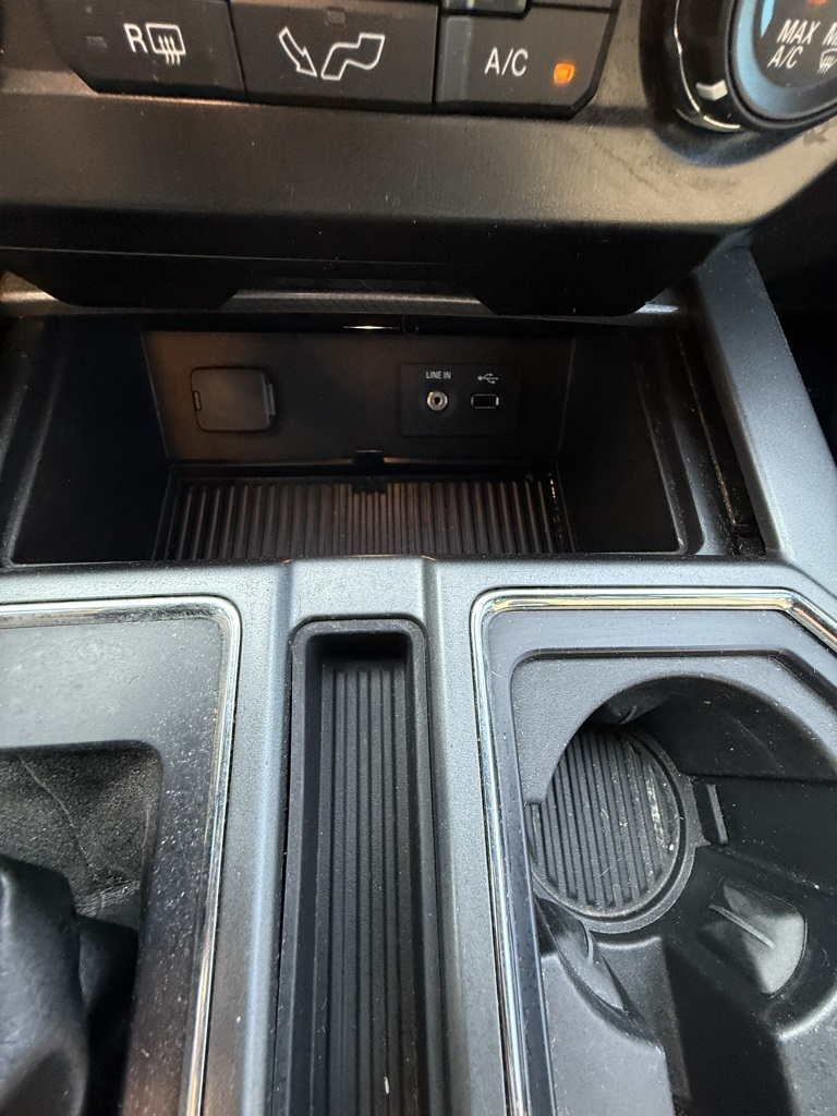 2015 Ford F-150 XLT photo 32