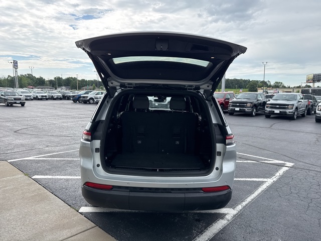2023 Jeep Grand Cherokee Altitude photo 32